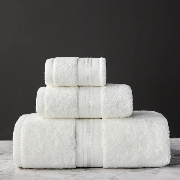 ensemble de serviettes blanches
